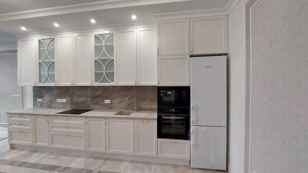 Кухни на заказ с фурнитурой Blum от 25 тыс грн метр погонный