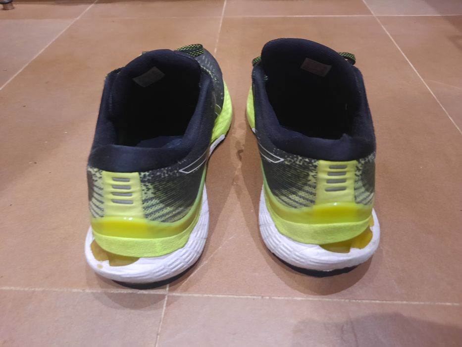 Tenis Asics pretos verde  n° 43,5