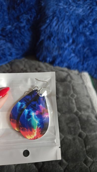 Kolczyki akrylowe dwustronne.