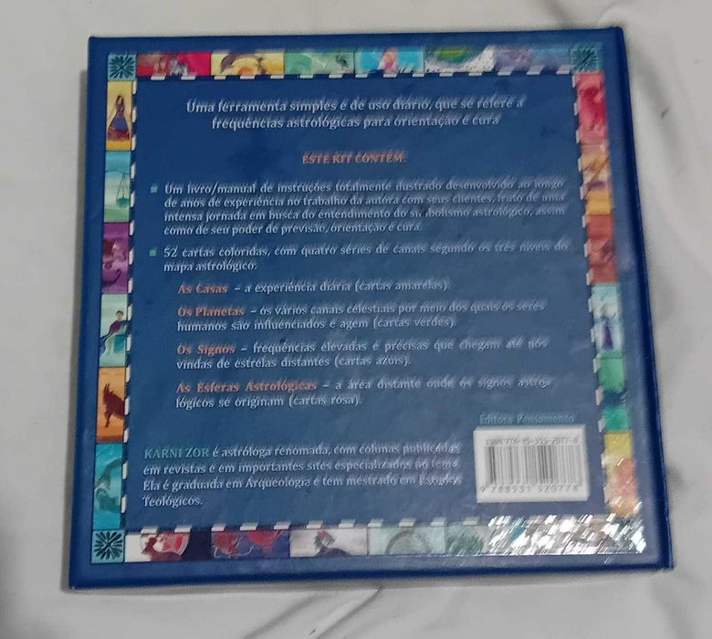 Conjunto de cartas astrológicas holísticas.