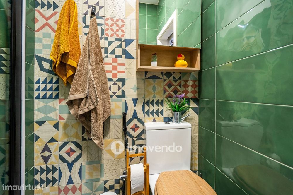 Apartamento T3+1 com áreas amplas e cozinha equipada, no Lumiar