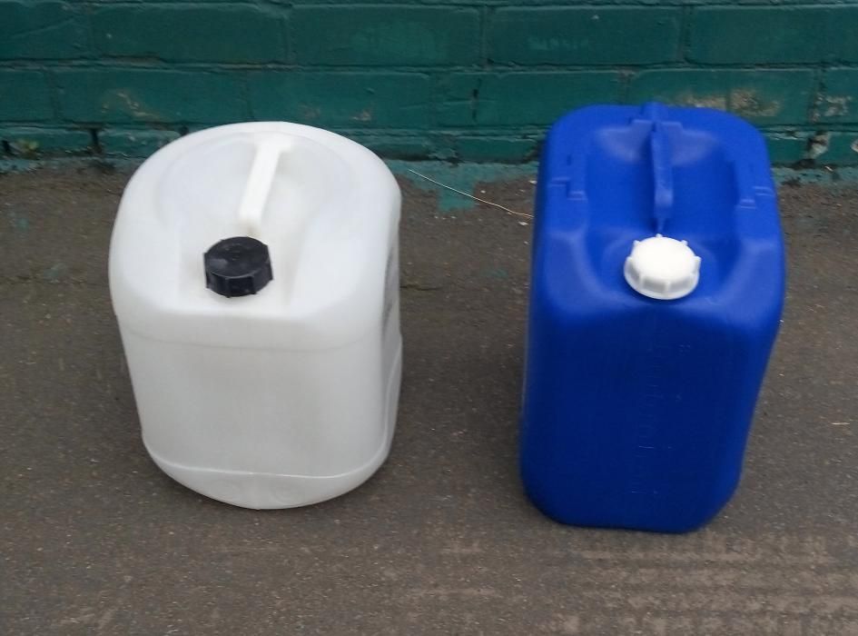 Каністри поліетиленові  20 літрові  б.в для дизельного пального.