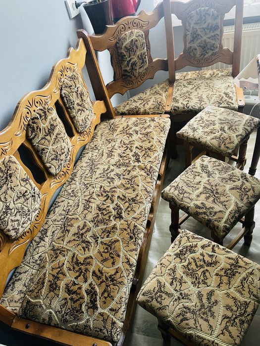 Кутовий кухонний комплект з табуретами