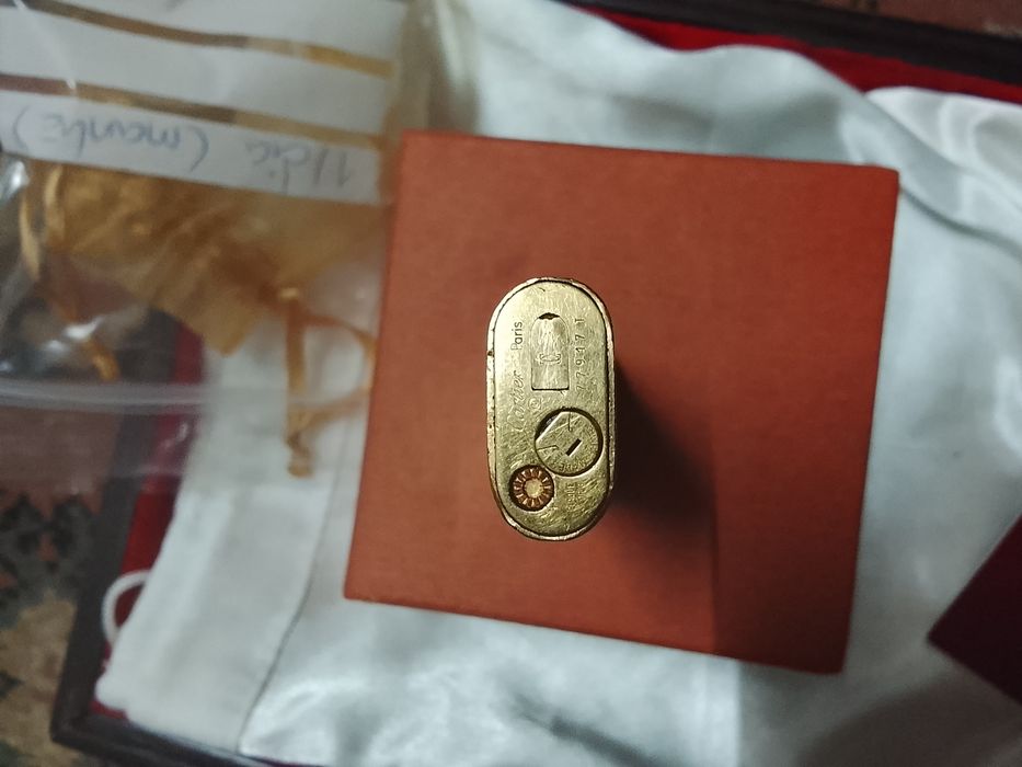 Isqueiro de marca CARTIER