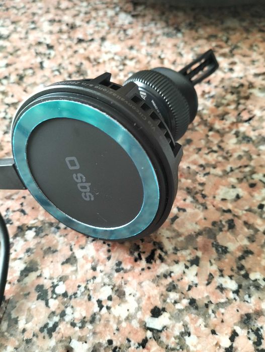 Vendo dispositivo e carregador de telemóvel para carro