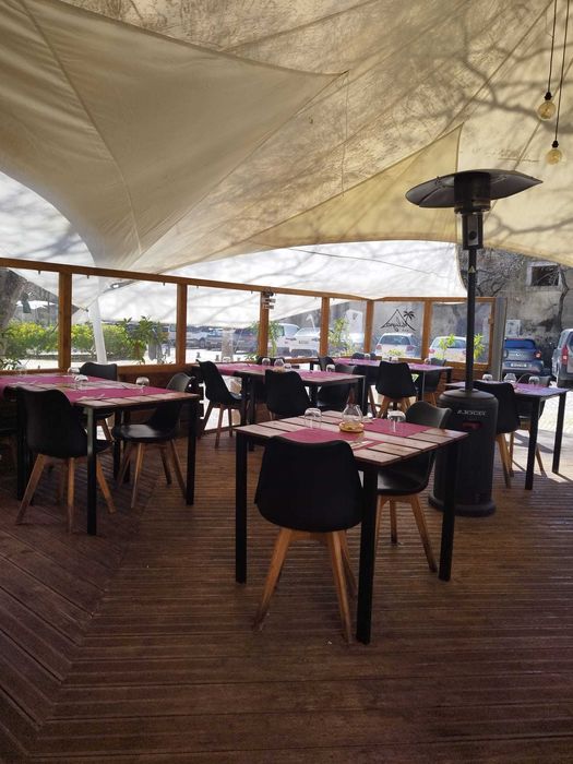 Trespasse Restaurante/Bar com Esplanada–Praia Paço de Arcos|Renda 900€