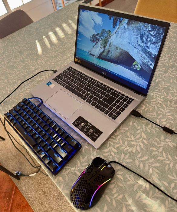 Acer Aspire 3 (i5 12ª Gen) | 512GB SSD | 8GB RAM +teclado+mouse