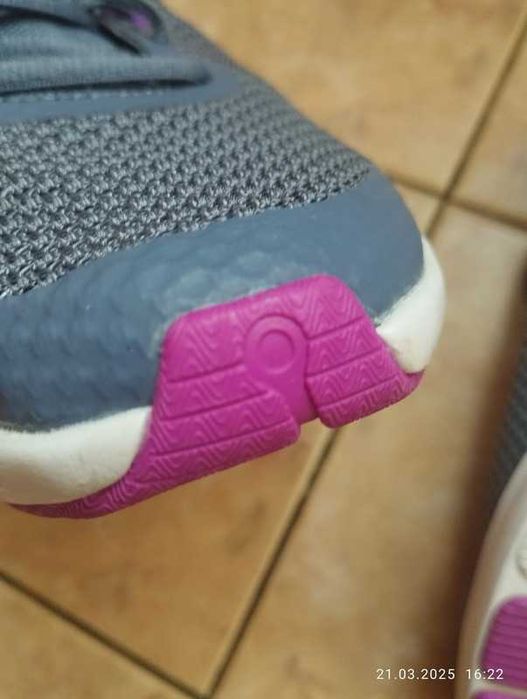 Buty treningowe Under Armour.