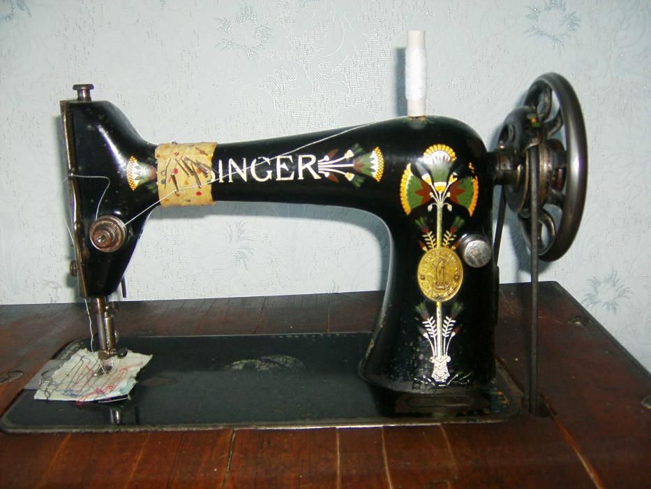 Швейная ножная машинка "SINGER"