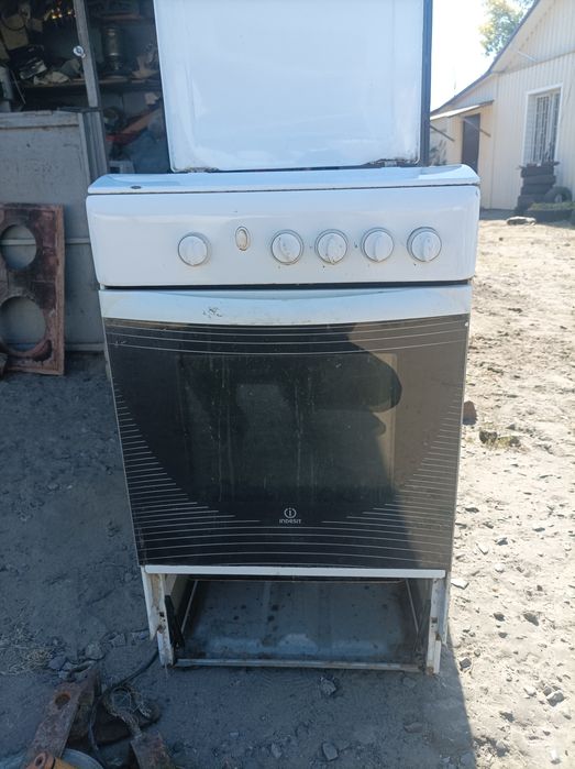 Продам газовую плиту indezit