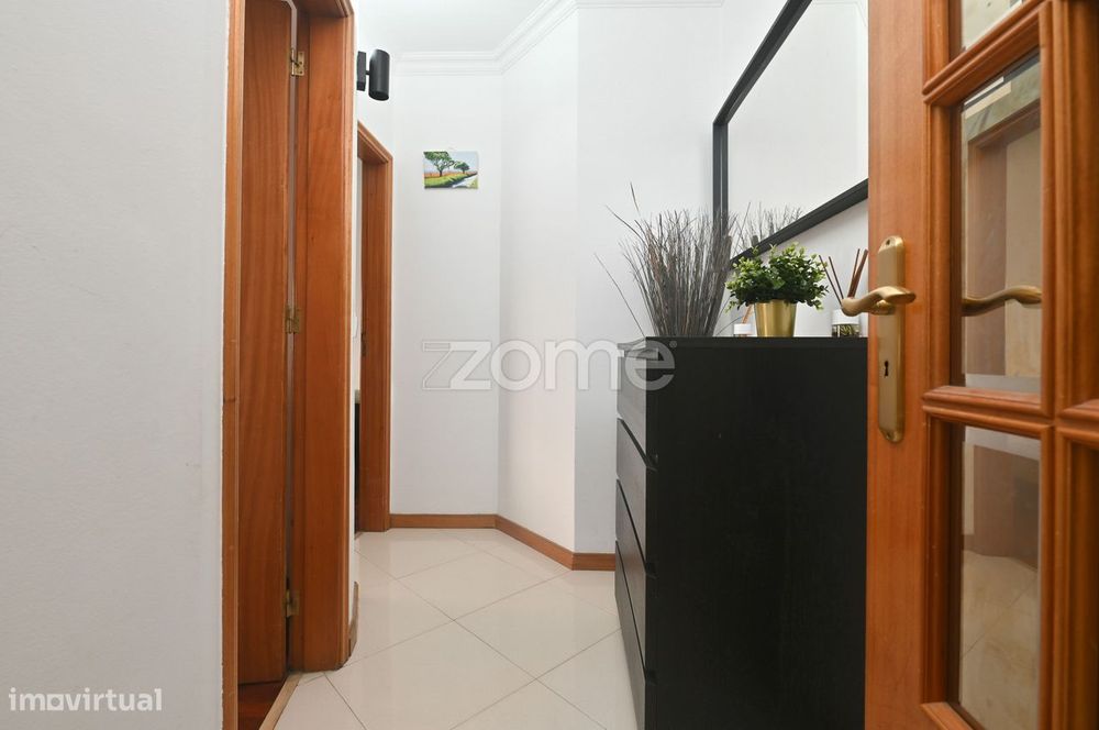 Apartamento T3 com parqueamento | Urbanização da Cavaleira, Algueir...