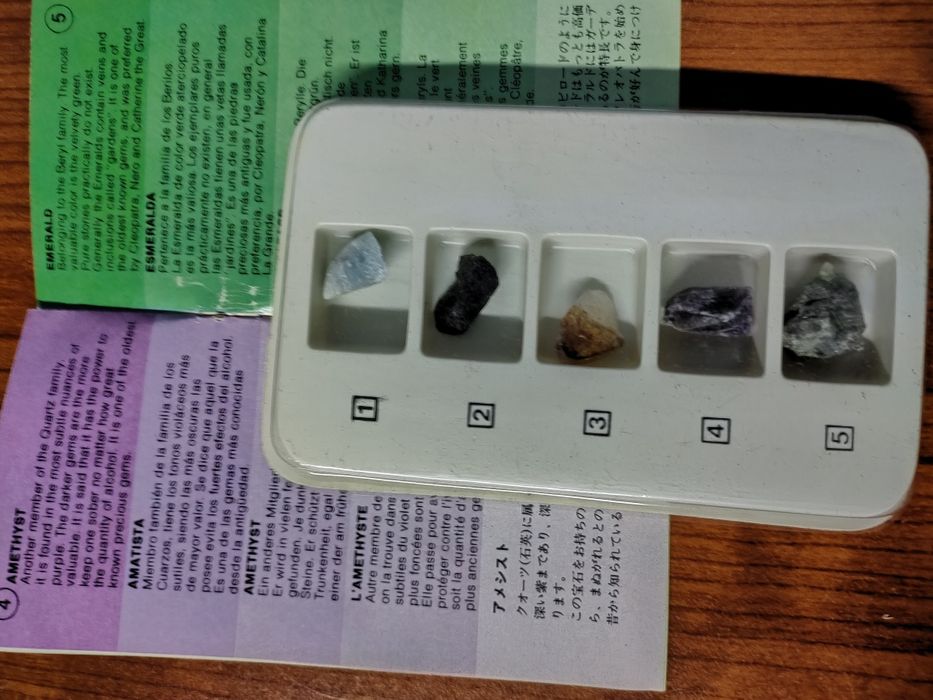 Kolekcja surowych naturalnych kamieni akwamaryn topaz ametyst turmali