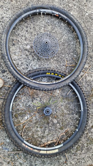 Kola 27.5 bontrager duster/duster elite 100x15 142x12 trek bembenek hg