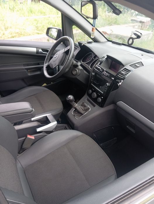 Авто Opel Zafiea b
