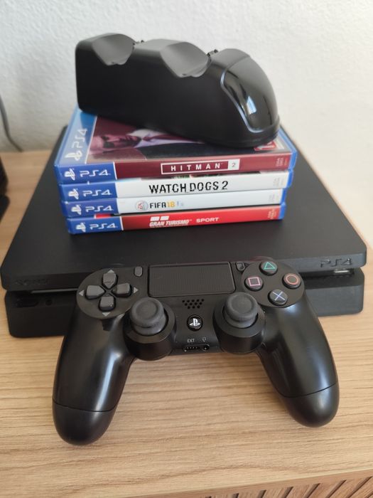 Vende-se PS4 Slim 1tb+4 jogos  (valor negociável)