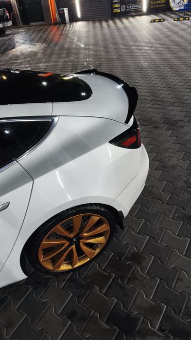 Telsa Model 3 Longe Range doual motor