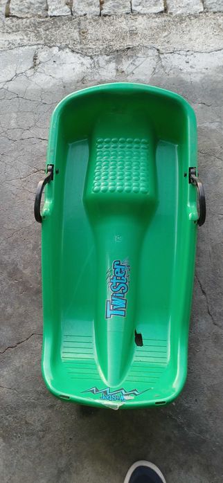 Vendo 3 trenós de neve
