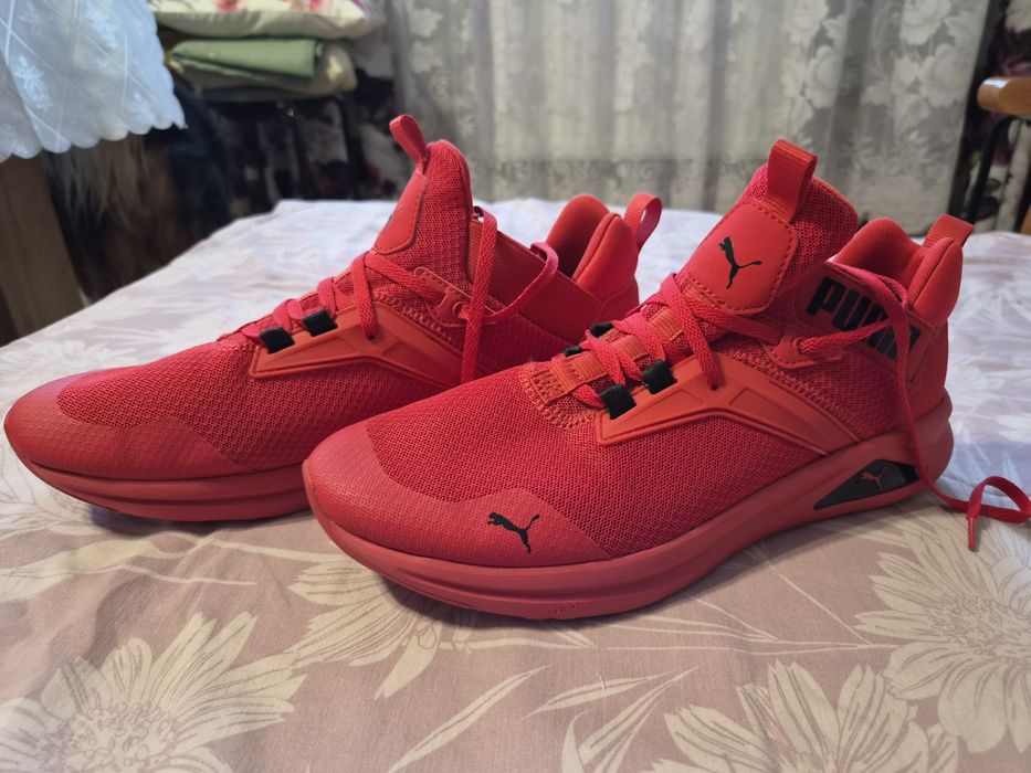 Czerwone buty puma