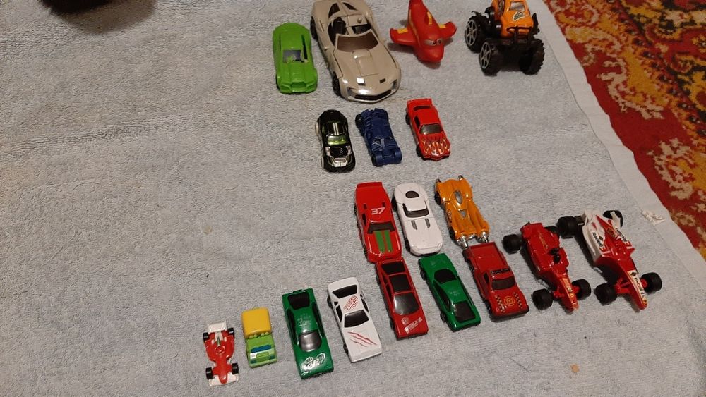 Набор разних машинок, хот виллс, Hot Wheels, гоночные, гоночні машини