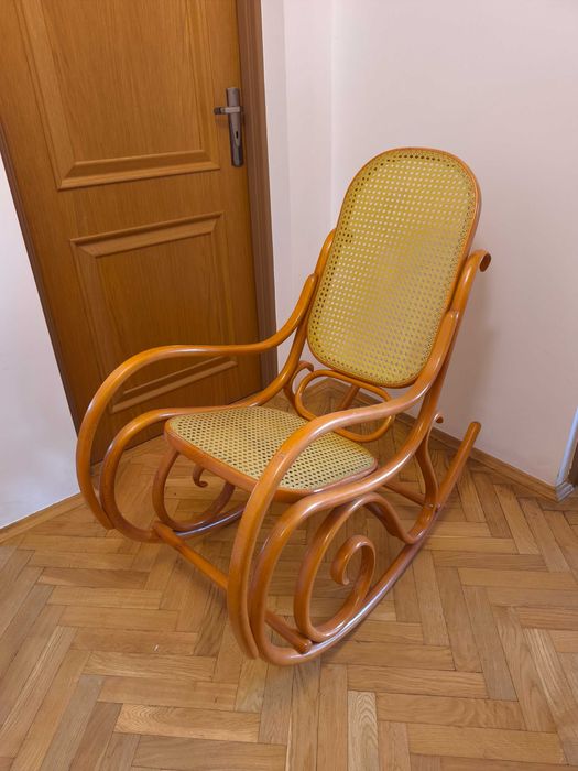 Fotel bujany drewniany