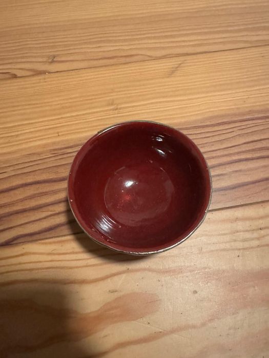 Taça pequena bordô da China decorativa