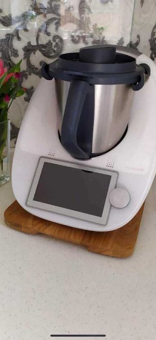Sprzedam Thermomix TM6 + Friend – zestaw z akcesoriami