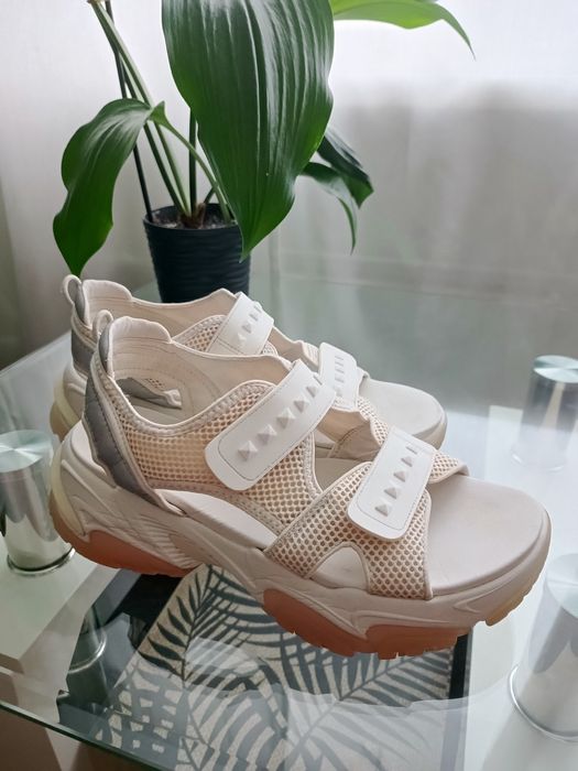 Сандалі Skechers (39)