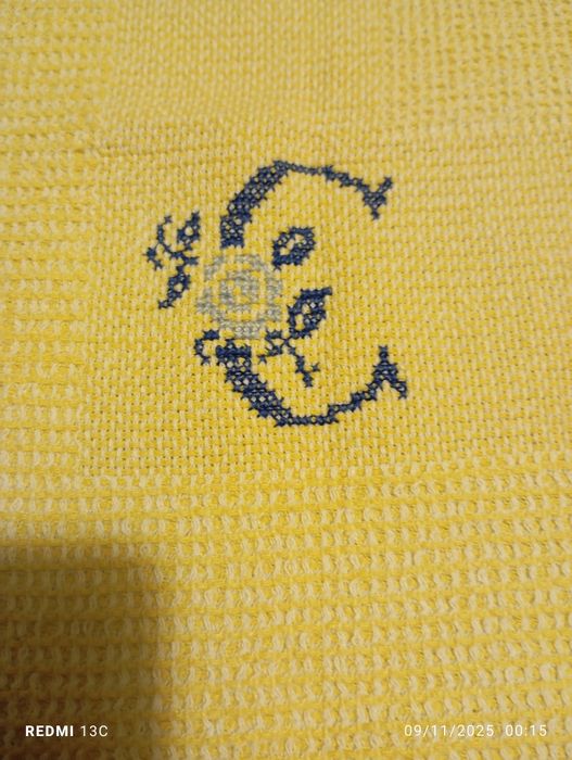 Embroidered Square Towel431550031756666882