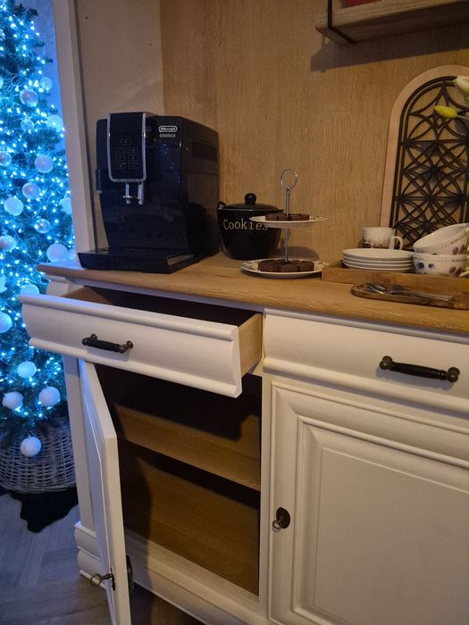 Kredens dębowy, kącik kawowy, coffee corner