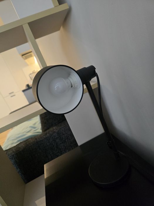 Lampa stołowa IKEA LÖVMÅNAD (czarna)