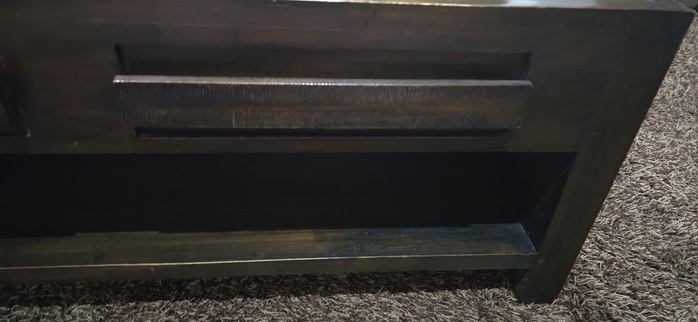 Mesa de sala de estar em madeira maciça