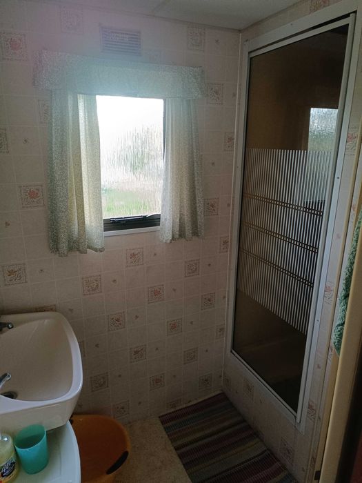 Działka nad jeziorem Rotcze/Grabniak z domkiem Woda, prąd, kanalizacja. Blisko plaży - Więcej