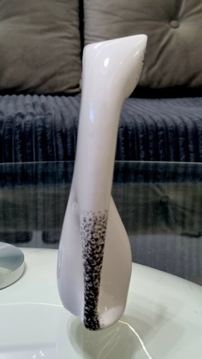 Sygnowana figurka „Siedzący kot” M. Naruszewicz Ćmielów, 1956 r.