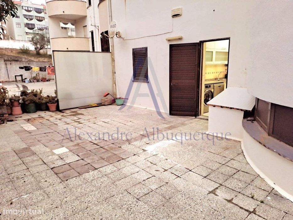Apartamento T2 com Terraço, Arrecadação e Parqueamento | Sesimbra