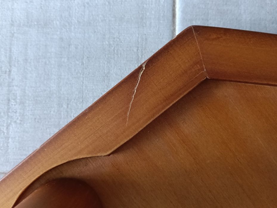 Antiga e pequena mesa octogonal em faia maciça