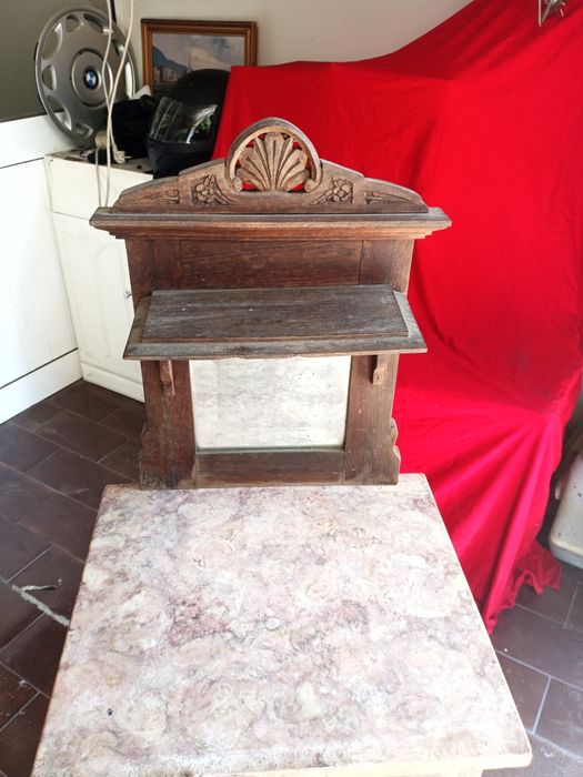 Mesinha de cabeceira antiga