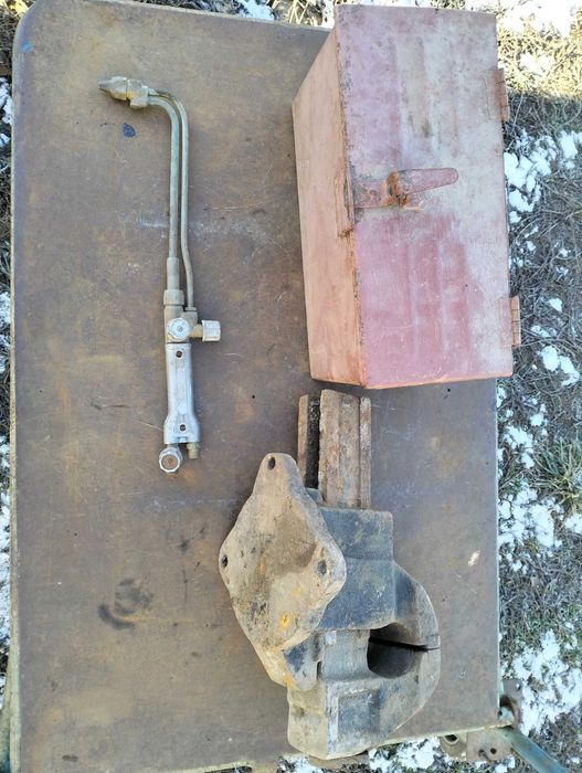 Тиски некомплект, ящик для инструмента 400 гр, Резак РЗП-02 500 гр