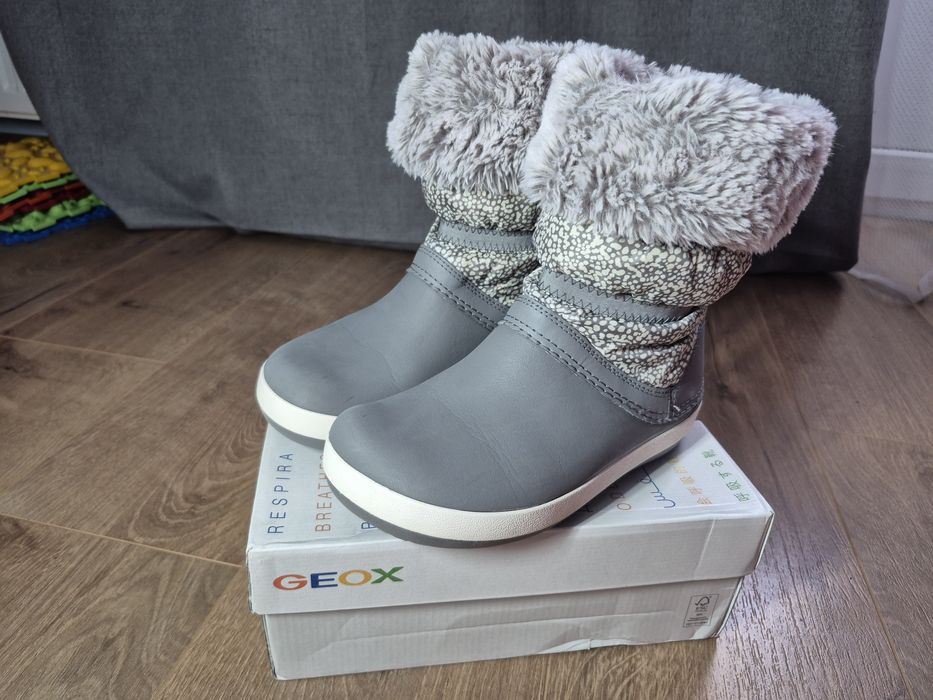 Дитячі демисезонні чоботи для дівчинки Crocs w4 як j2,  уст. 21 cм