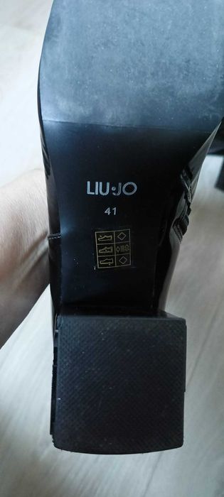 Czarne lakierowane botki na obcasie LIU-JO