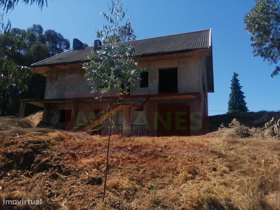 Moradia Em Fase Pedreiro - S Miguel Do Mato