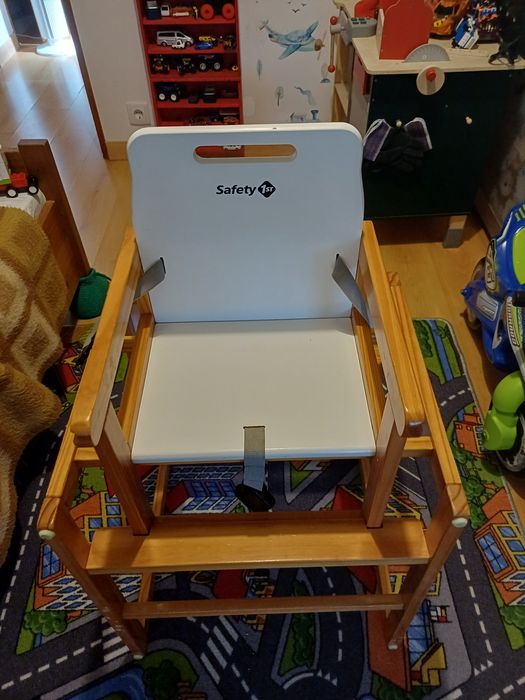Cadeira e mesa para bebé