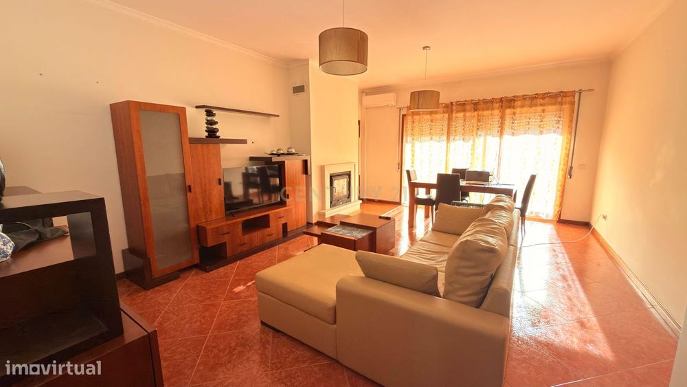 Apartamento T3 em Lousada com Garagem e Varandas