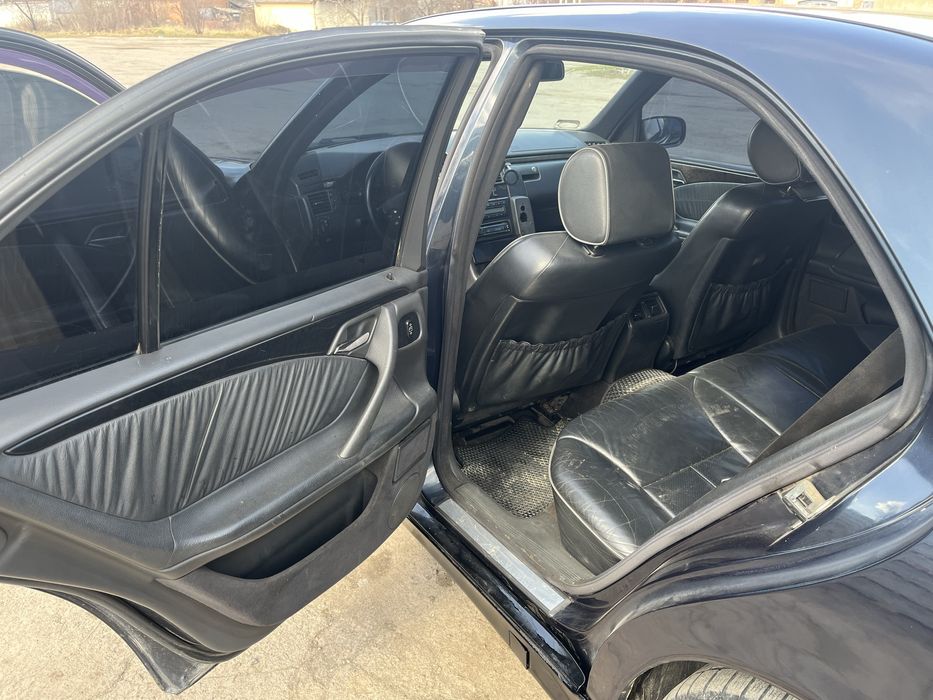 Мерседес Бенз 210