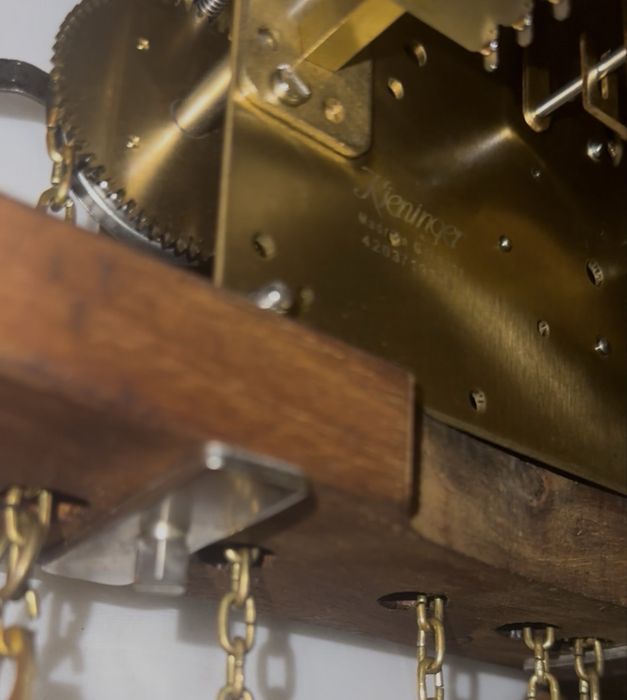 Relógio de Sala Kieninger Alemão – Pêndulo, Luz e Vitrines – 2,13 m