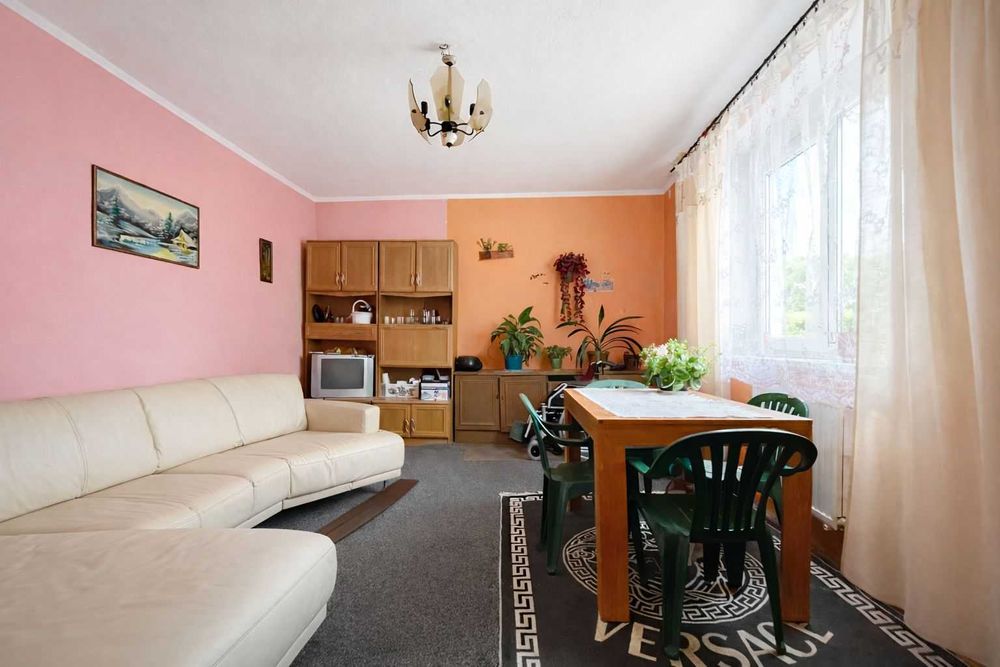 Na sprzedaż pół domu w Sadlnie ok 80m2 z ogrodem