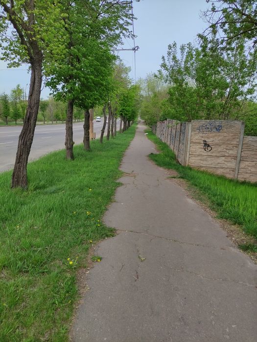 Продаж земельної ділянки, по червоній лінії