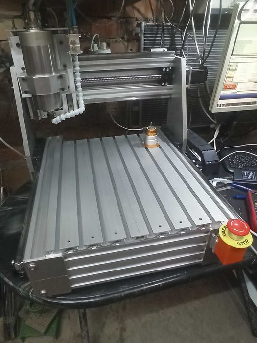 ЧПУ станок фрезерный .