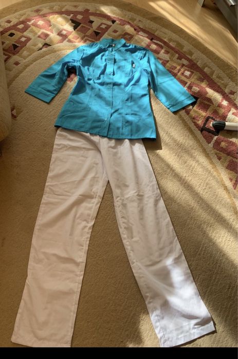 Сучасні Медичні  костюми та халати