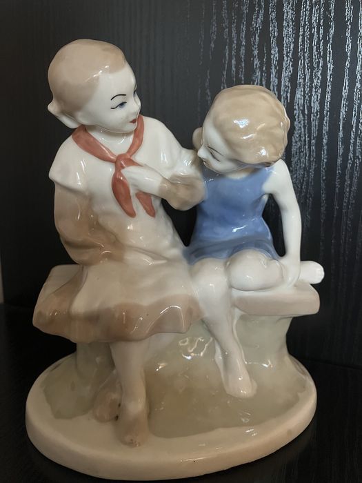 Фарфоровые ст-ки СССР из серии "пионерия"  и др.