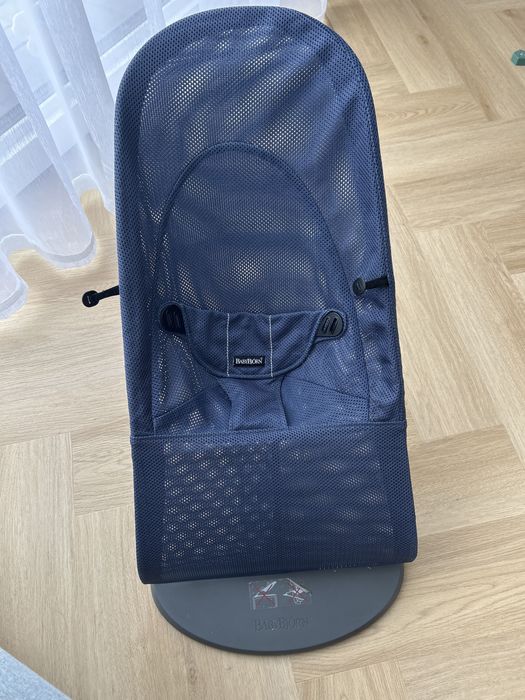 Leżaczek babybjorn bliss mesh i pałąk tiny love